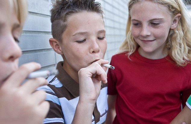 deset-tisic-deti-vykouri-prumerne-pet-cigaret-denne-za-mesic-lide-ignoruji-ceske-zakony-zakazujici-koureni-detem